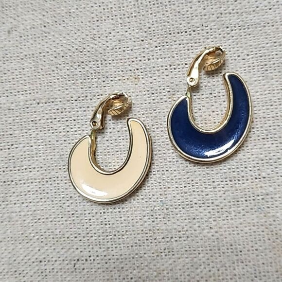 Avon Jewelry - Vintage Avon 80's Double Sided Reversable Hoop Clip-on Earrings
